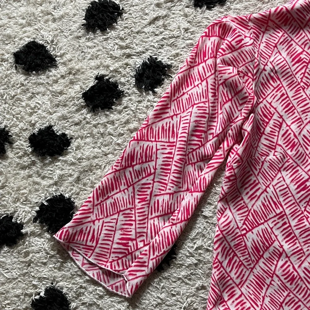 Bartle b. Size small Women's Dark Pink Patterned Top with back zipper